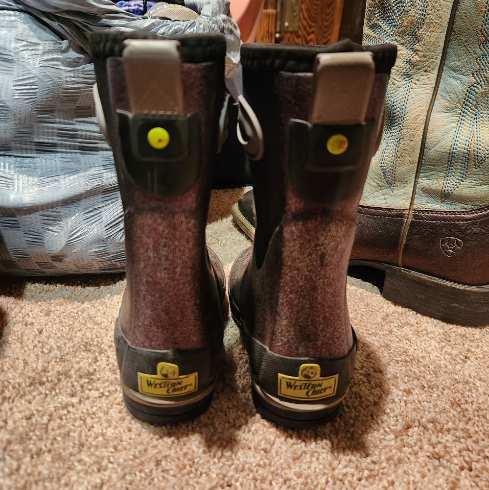 Girls youth 9 snow boots